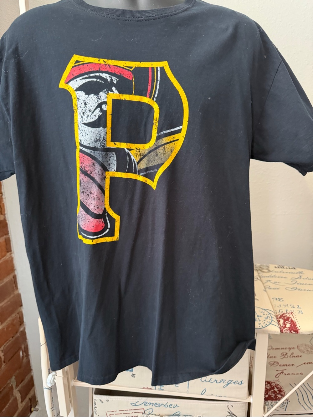 Fruit of the Loom Pittsburgh Pirates Black Tee with Yellow-Outlined P Graphic
